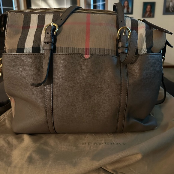 Burberry Gray Checkered Women's Bag - Picture 3 of 11